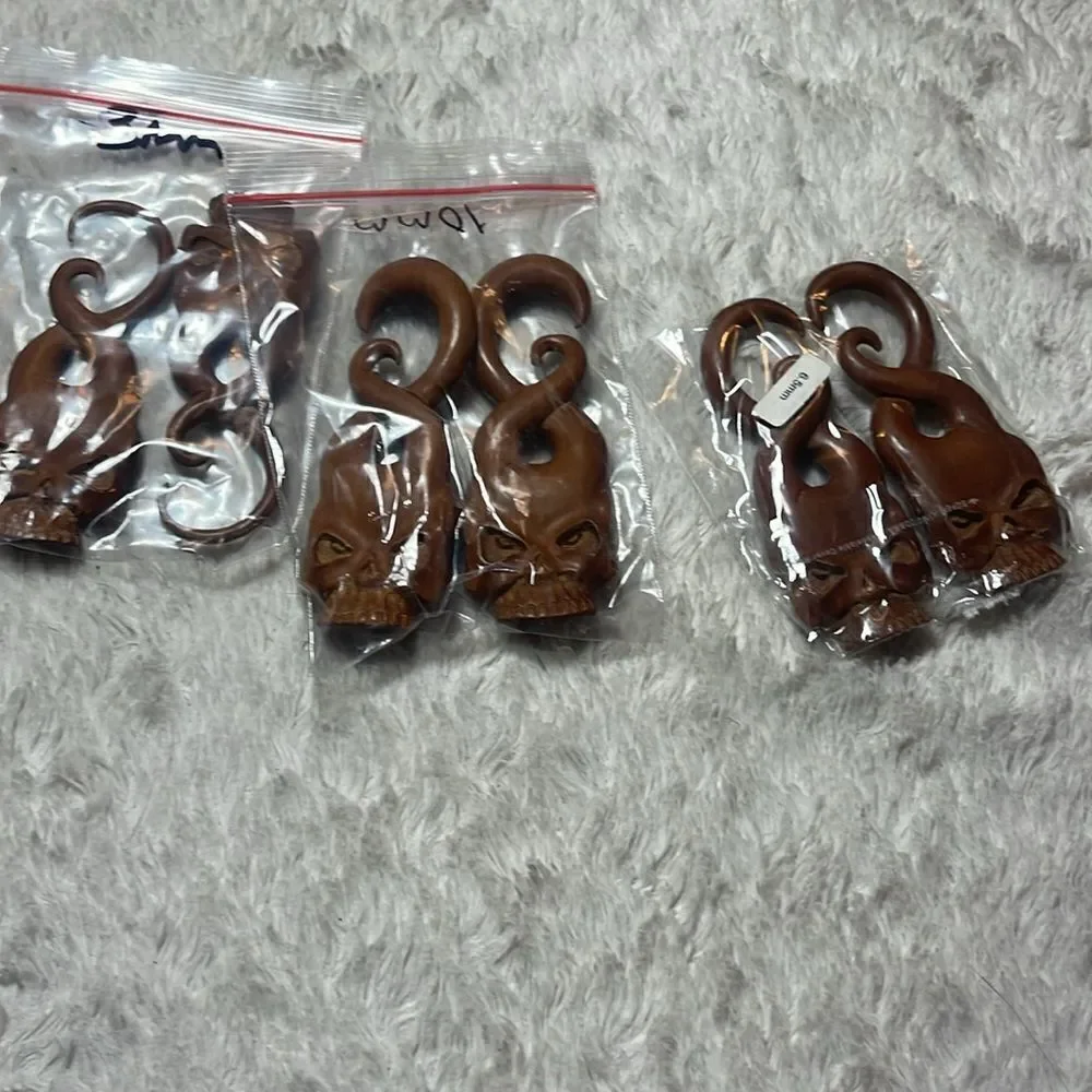 Spiral hanging skull shape, skeleton, wood air, hook, plug gauges Mult. Size